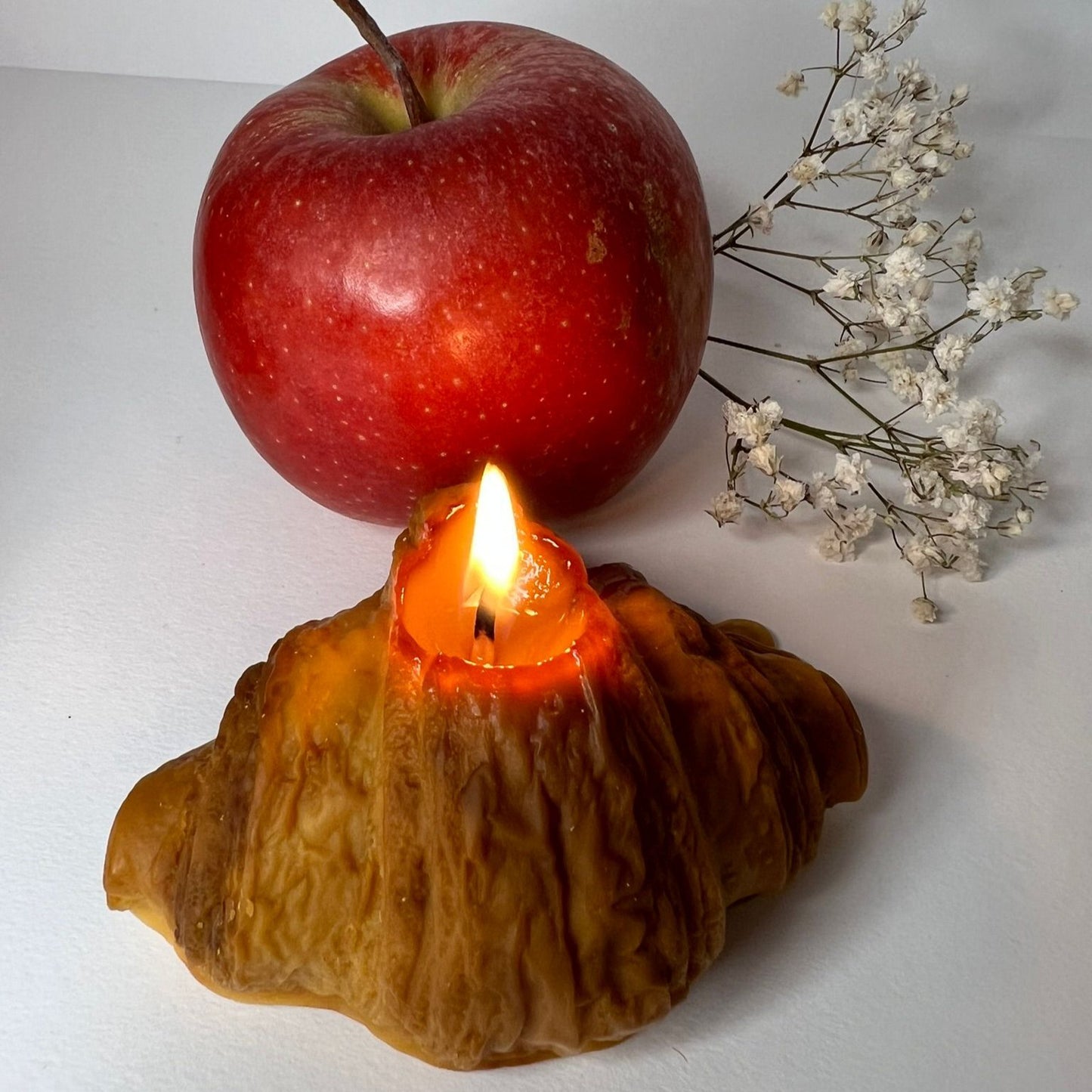 Set Di 2 Cornetti Classici: A Set of 2 Butter Croissant Scented Candles - Edoné Candles