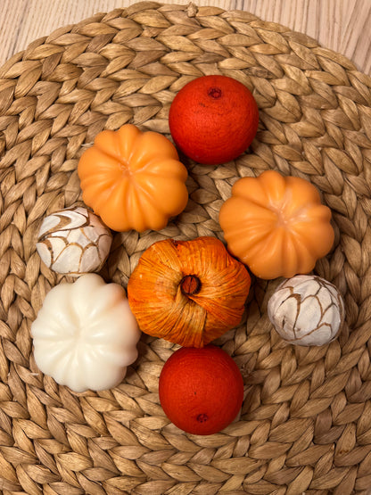 Set di 3 Zucche autunnali: Set of 3 Pumpkin Scented Shaped Candles