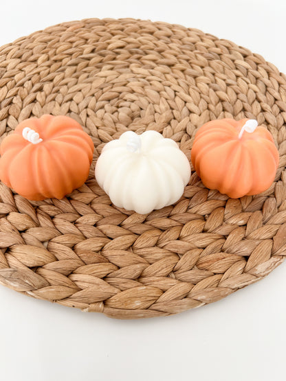 Set di 3 Zucche autunnali: Set of 3 Pumpkin Scented Shaped Candles